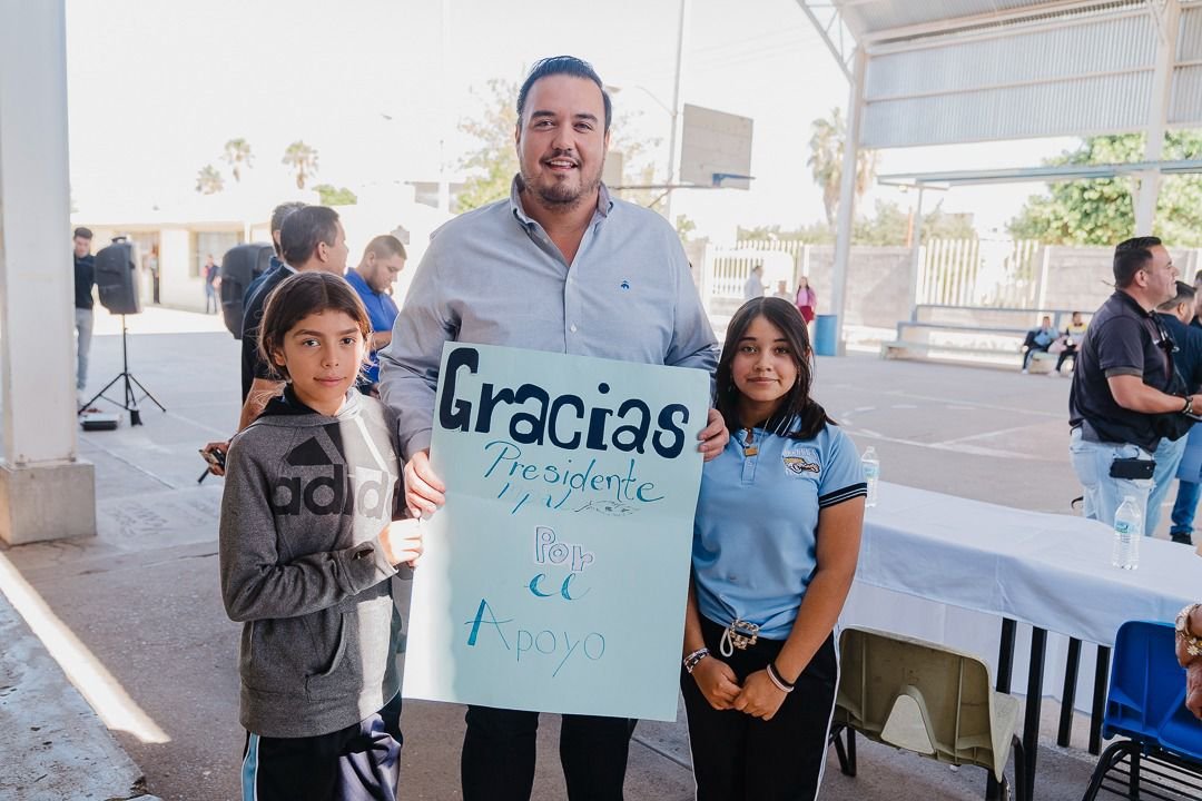 Reconocen al presidente Jorge Aldana por su labor en favor de la educación en Camargo