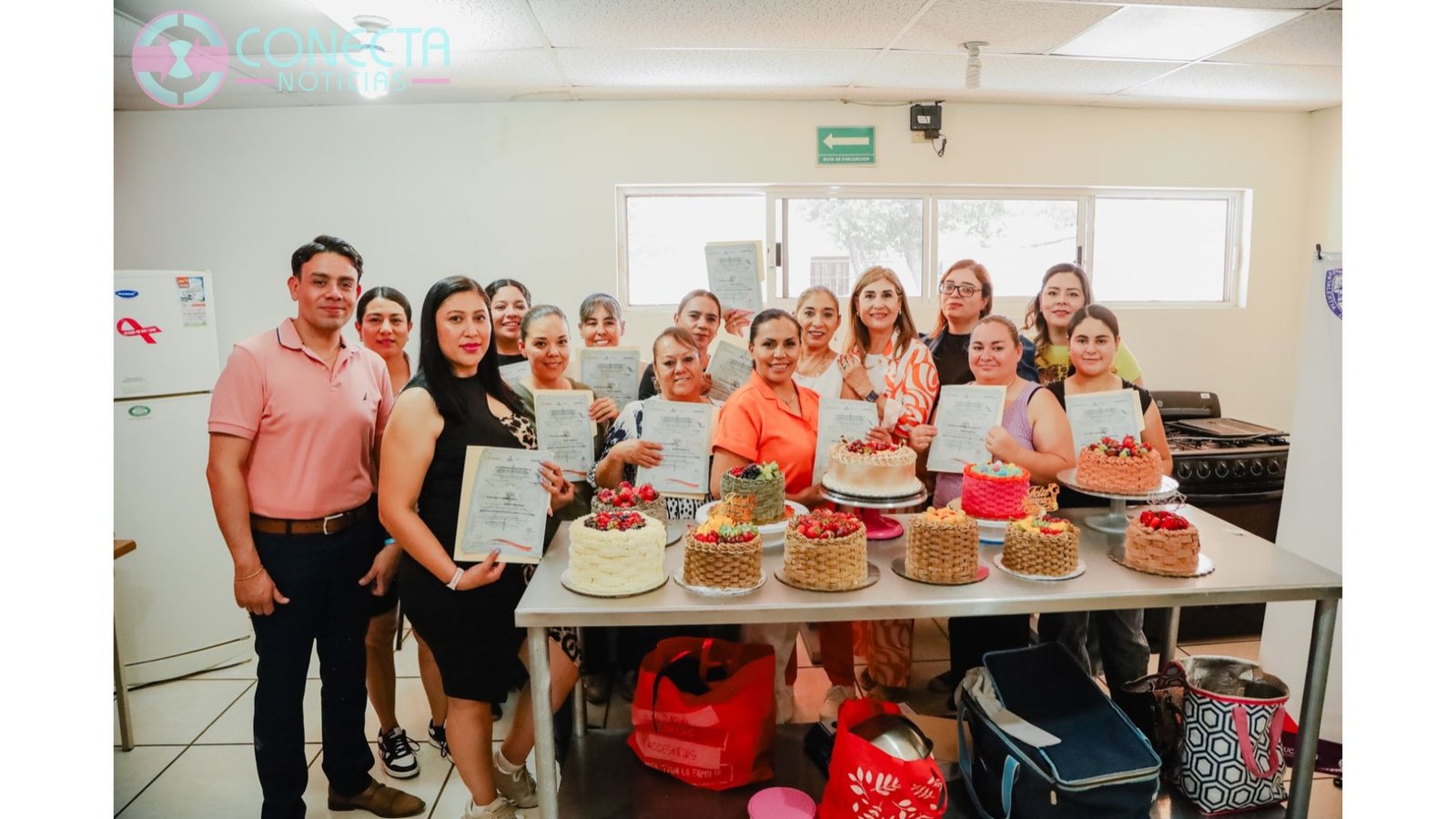Concluye con éxito curso de decoración de pasteles del ICM en coordinación con ICATECH