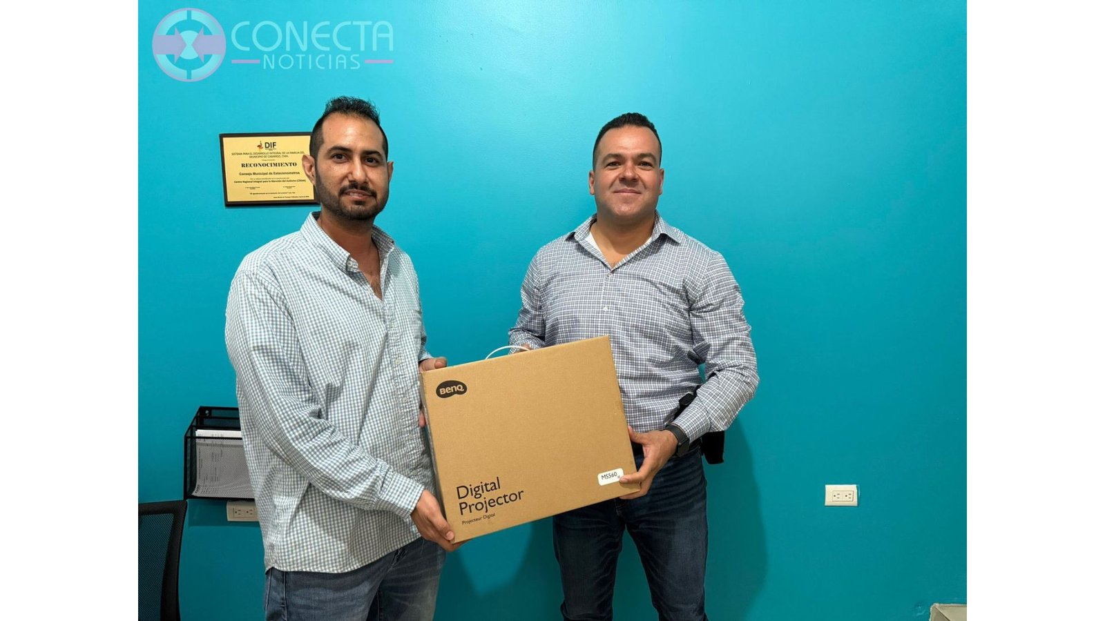 Recibe Seguridad Pública apoyo de cañón proyector para el programa DARE por parte de Estacionómetros