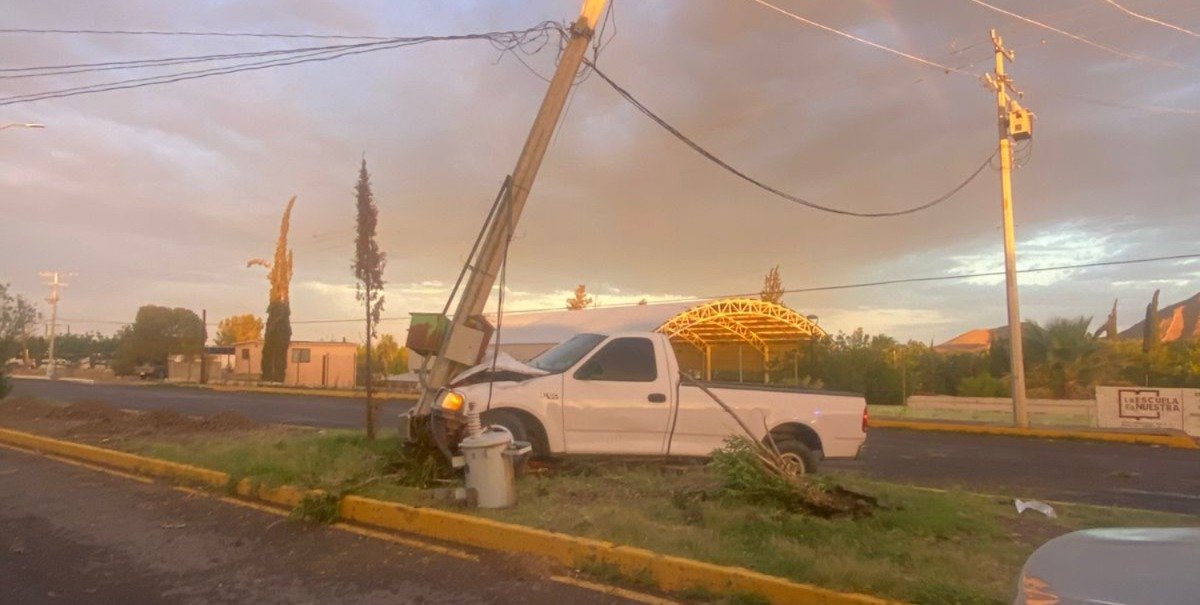 Avenida González Ortega sin alumbrado público por daños a transformador, piden tomar precauciones al circular de noche