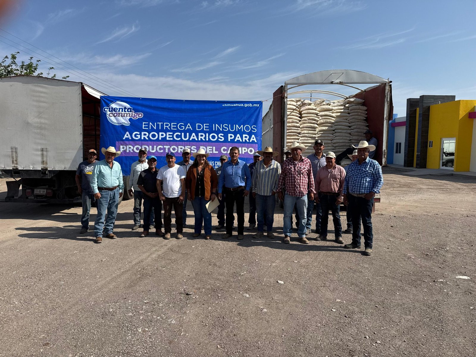 Los ganaderos de San Francisco de Conchos no están solos, estamos para apoyarlos: Alcaldesa Norma Pavía entrega 73 toneladas de maíz a productores