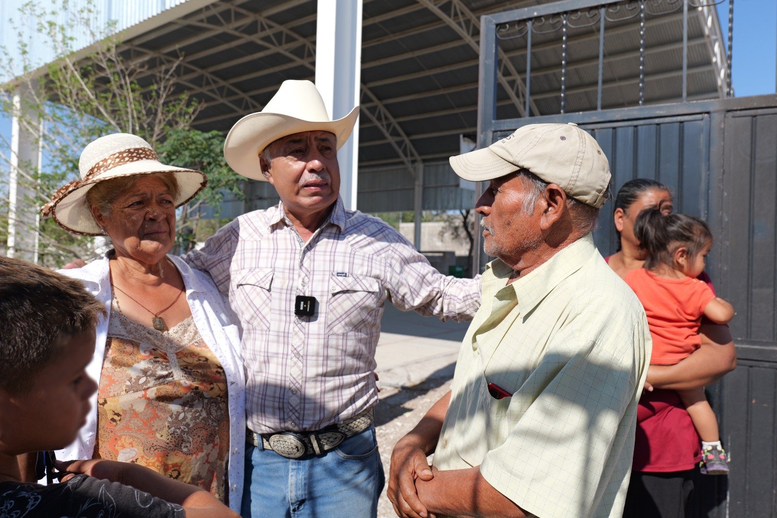 Diputado Arturo Zubia da el “sombrerazo” de arranque al riego de sello en la comunidad de Altavista