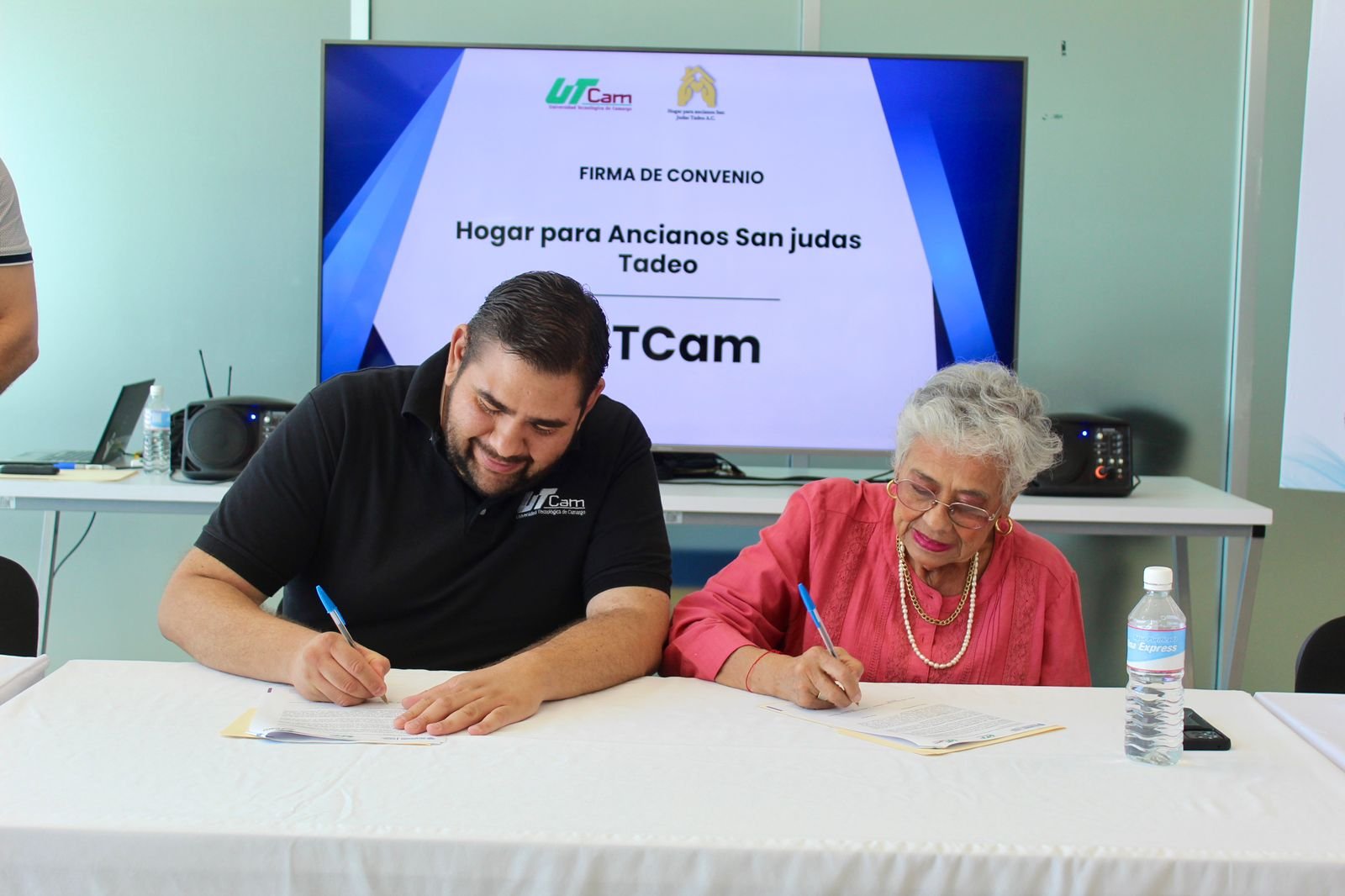 UTCam firma convenio con el Hogar para Ancianos San Judas Tadeo
