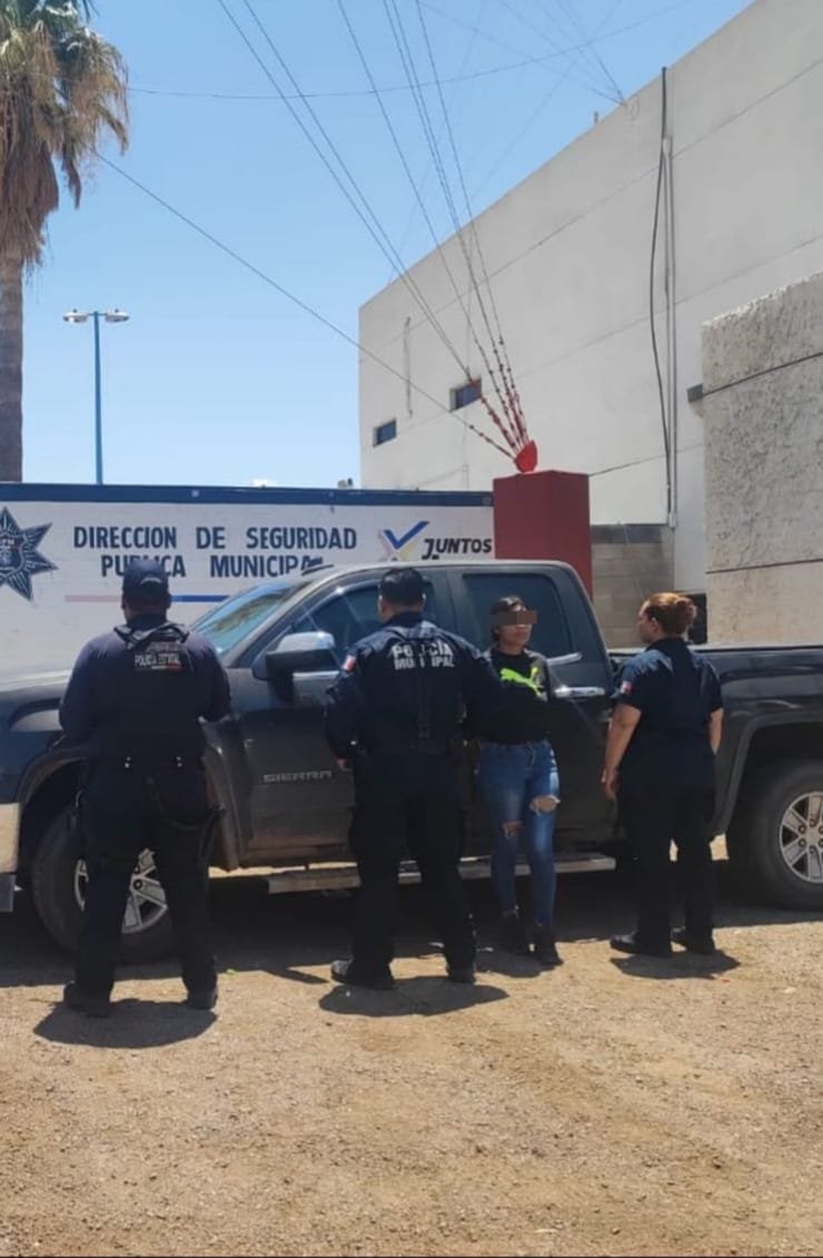 Elementos de seguridad publica de Camargo recuperan vehículo con reporte de robo. Una mujer detenida al respecto.