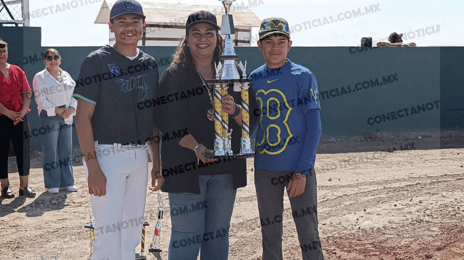 Dedican torneo municipal de béisbol y nombran estadio en honor a José Luis Vázquez Villa “El Longo”