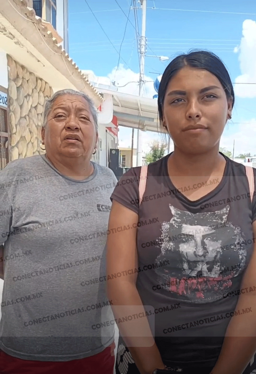“Tuvieron el cuerpo de la señora doña Elvira por lo menos tres horas encerrado en una carroza de la funeraria Santoyo, al no llegar a acuerdos simples con los familiares.”