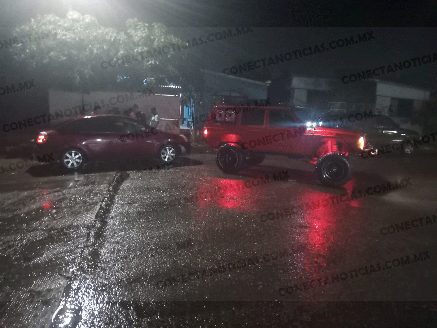 Reconocen solidaridad de conductor de esta camioneta en medio de la emergencia: Héroes anónimos. 