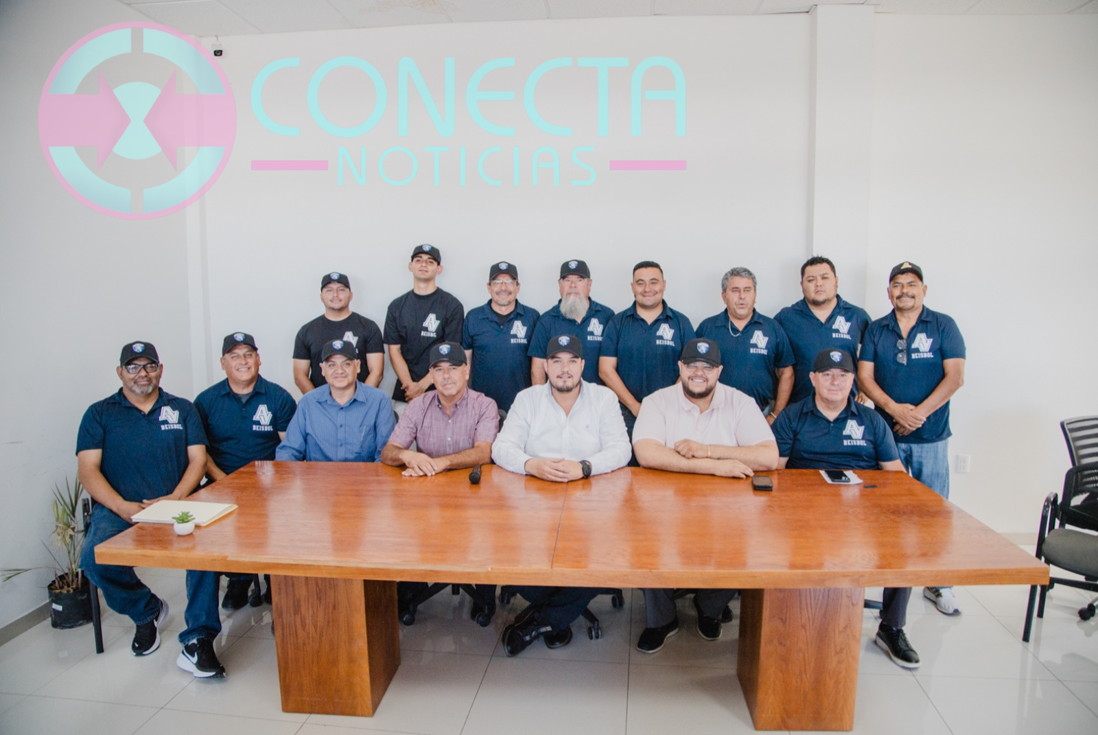 Alcalde Jorge Aldana respalda al equipo Lecheros de Altavista en la Liga Premier de Béisbol
