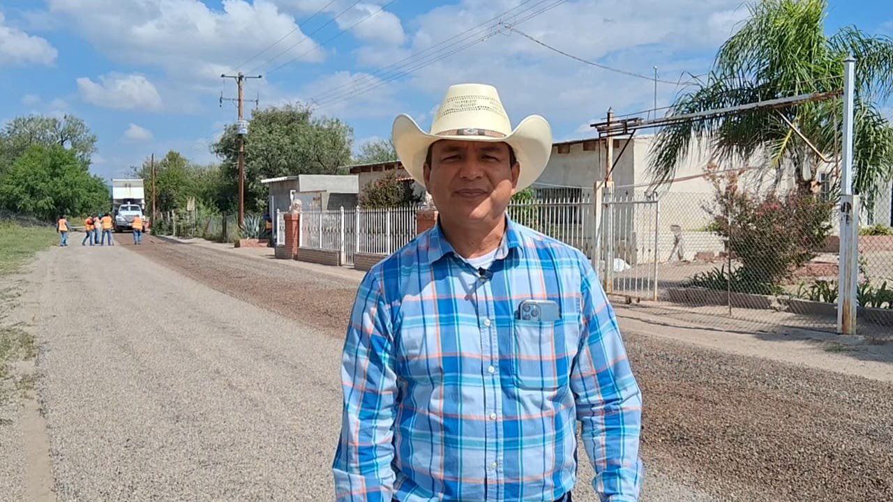 Se aplica riego de sello en el camino San Rafael–San Esteban, seguirán otros caminos