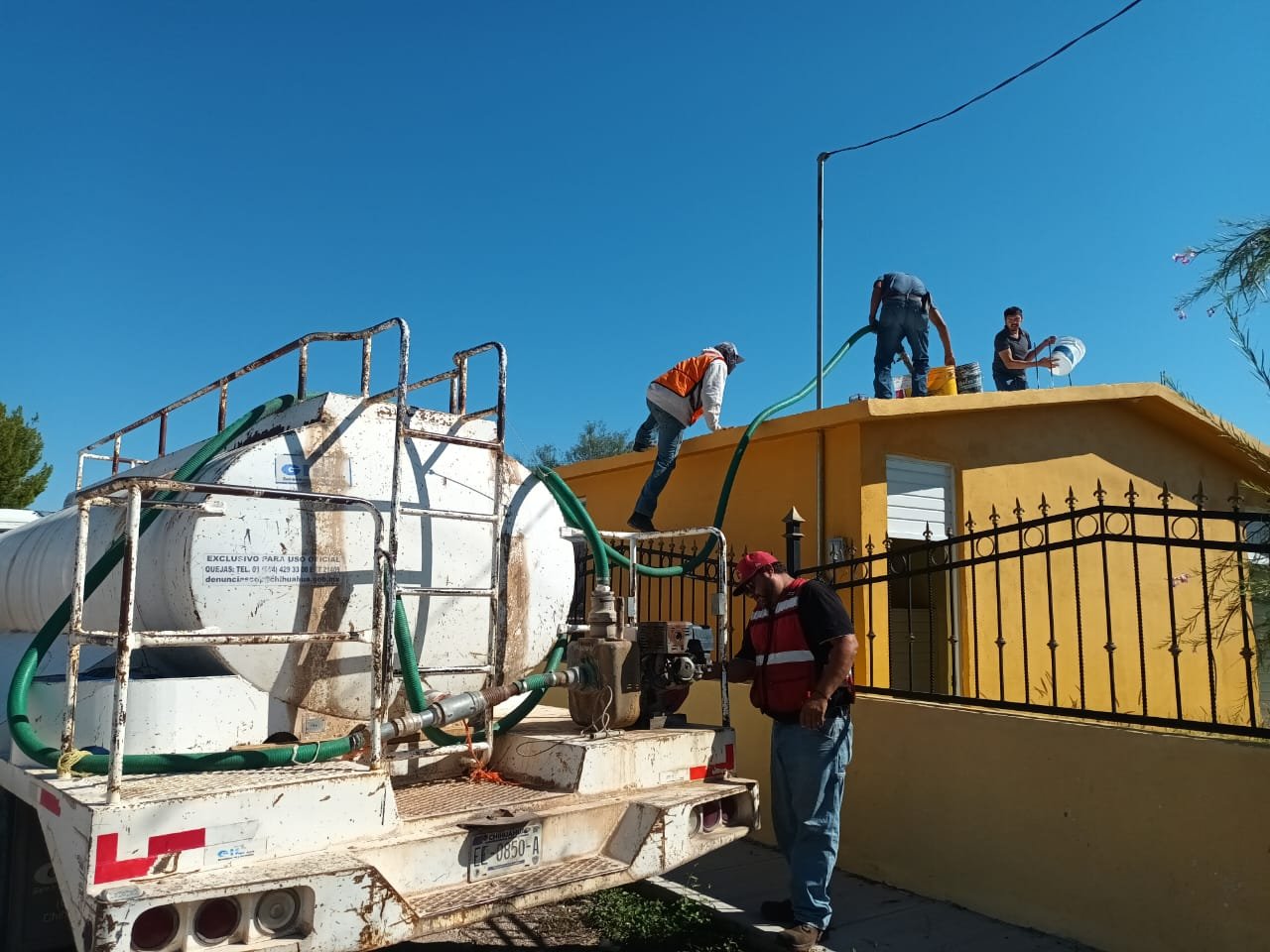 El diputado Arturo Zubía atiende problema del agua en Altavista