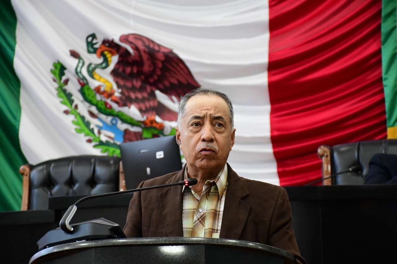 Impulsa Arturo Zubía facultades municipales para fortalecer la educación