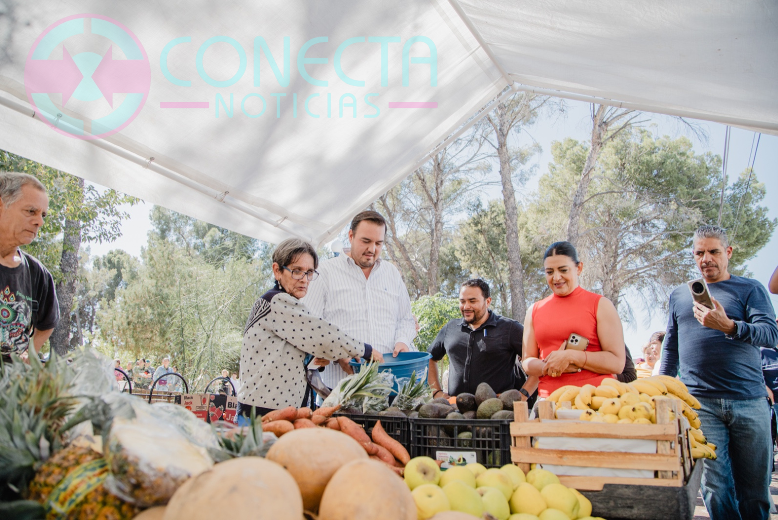 Con gran éxito, el alcalde Jorge Aldana arranca el programa “Mercadito en tu Colonia” beneficiando a 200 familias