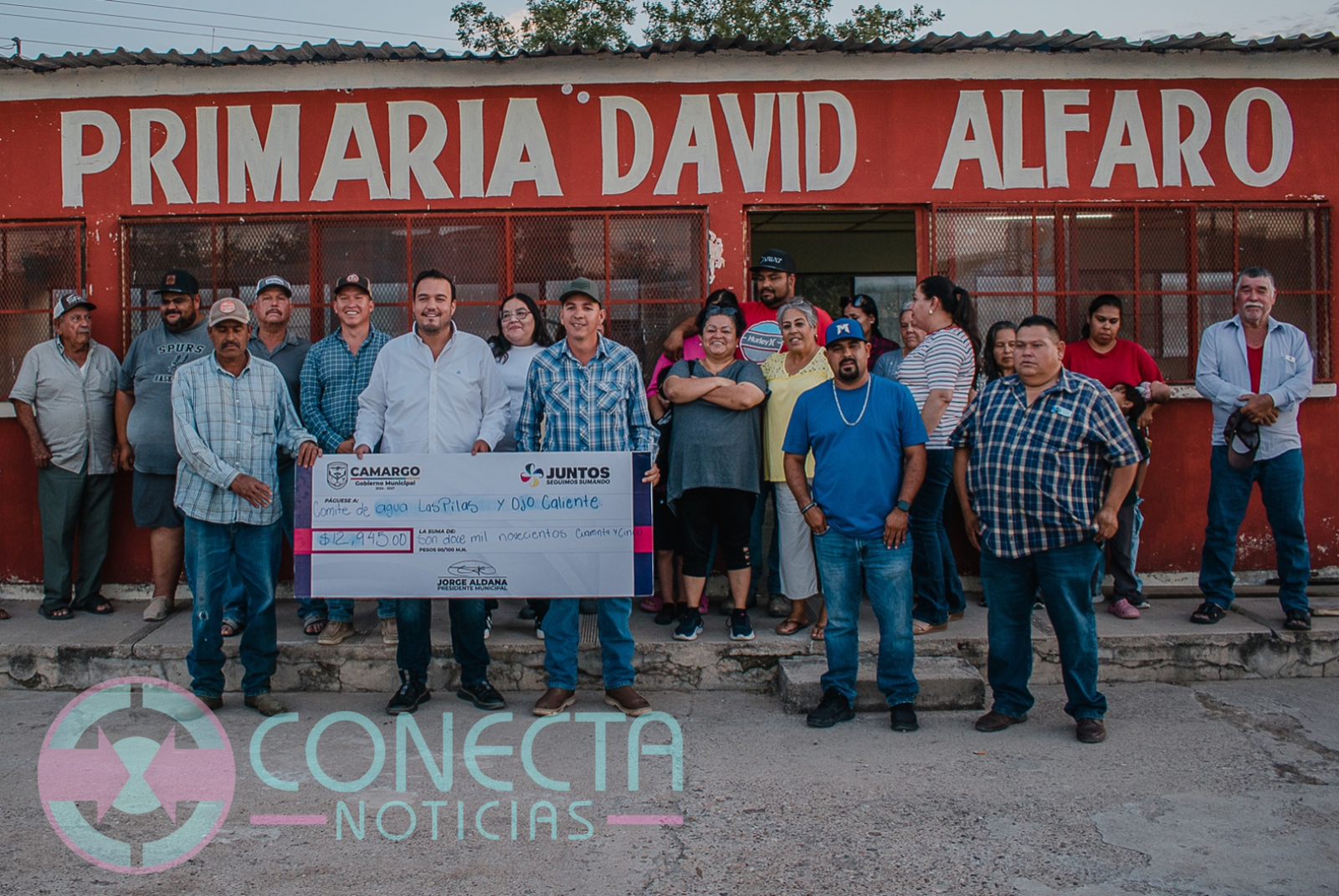 Entrega Jorge Aldana apoyo para mejorar flujo de agua potable en Ojo Caliente y Las Pilas