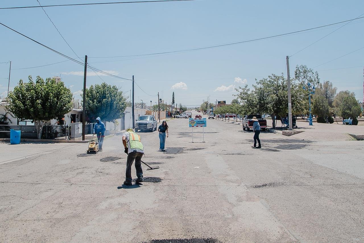 Tache a cada bache avanza en nuevas vialidades de Camargo