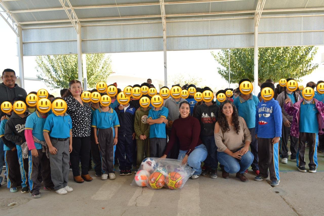 Regidoras de MORENA Impulsan el deporte escolar con entrega de material deportivo en comunidades de Camargo