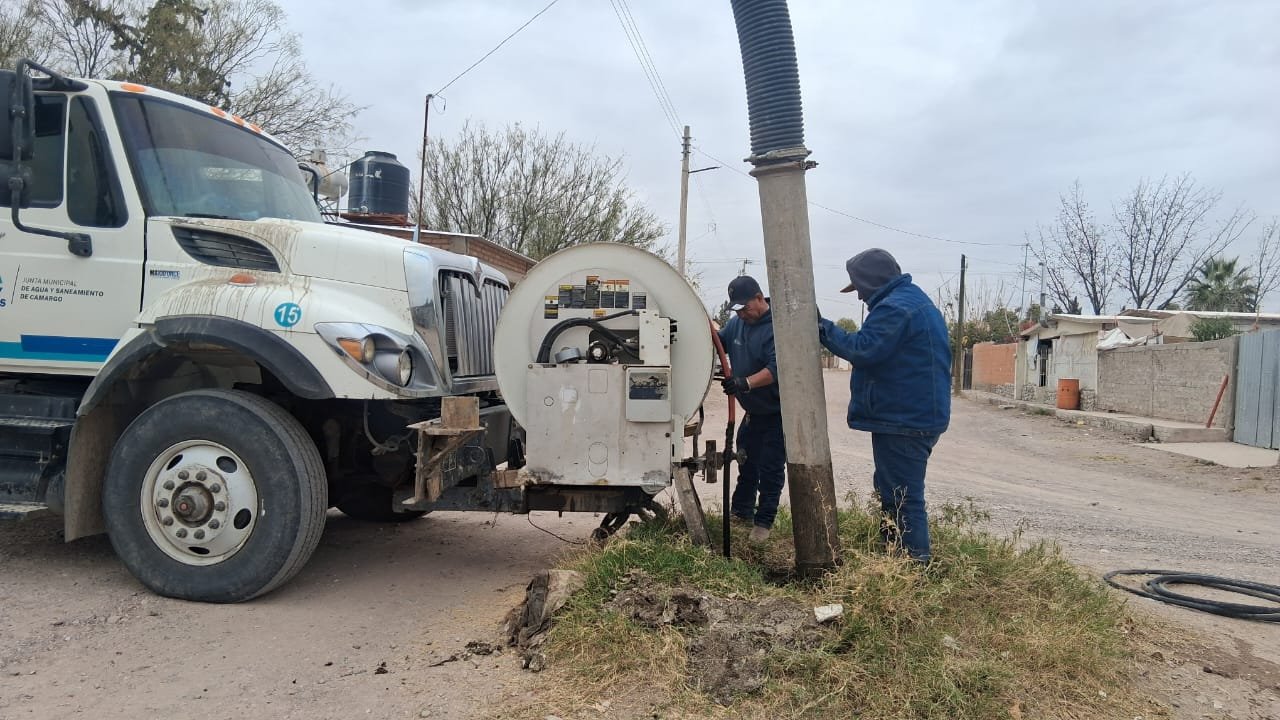 Continúa en La Cruz los trabajos de mantenimiento en la red de drenaje y alcantarillado sanitario