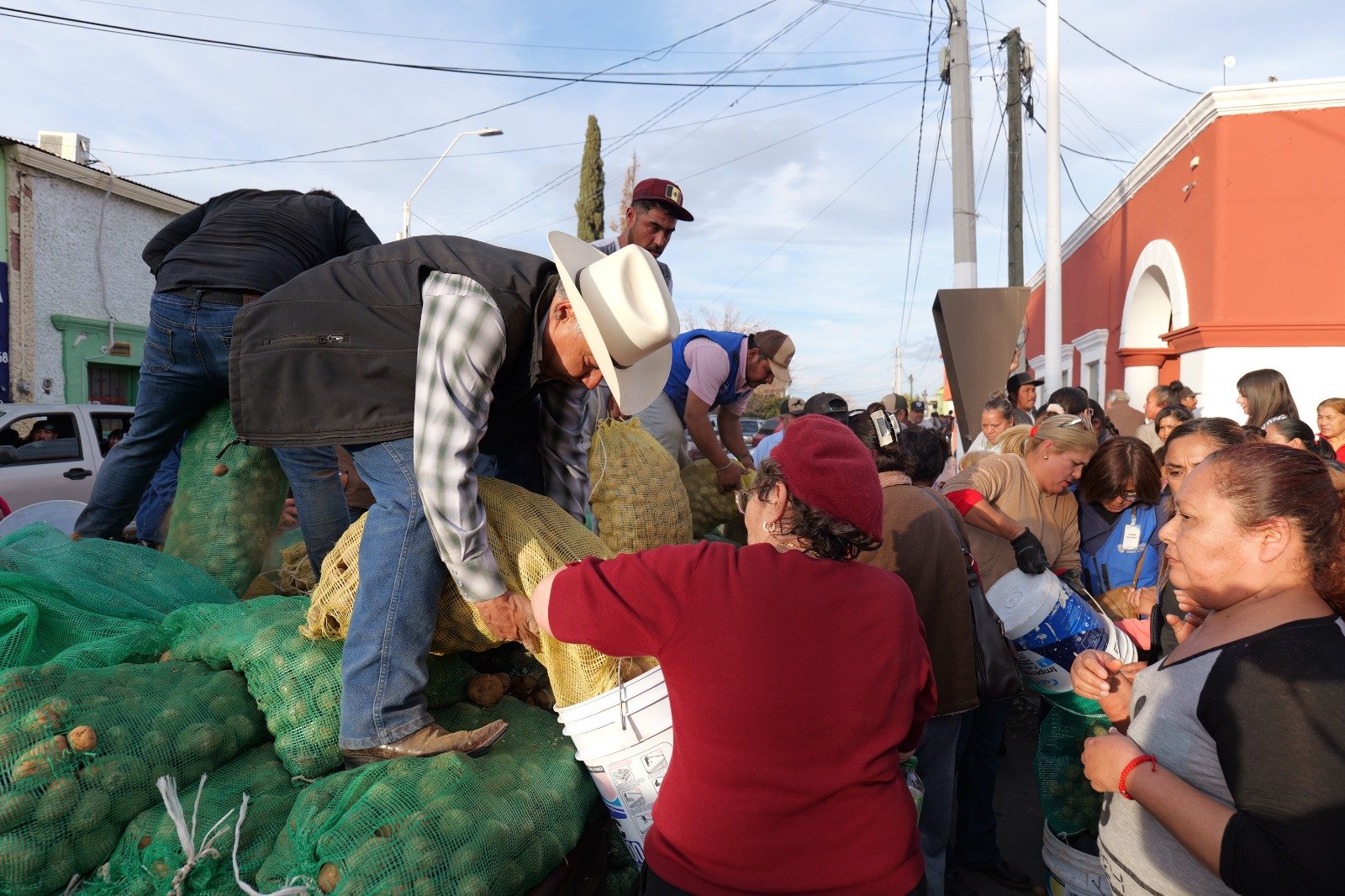 Más de 2,500 personas reciben apoyo alimentario en Jiménez