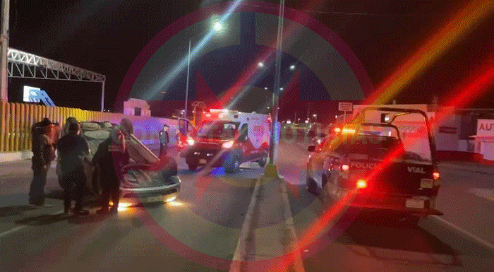 Aparatosa volcadura se registra frente a la Deportiva Colosio