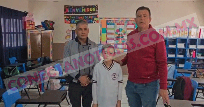 El Gobierno del Estado entrega apoyos a escuelas de Camargo: Lucio Vázquez Recaudador de Rentas hace la entrega. 