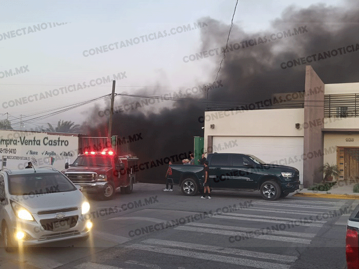 Moviliza incendio en negocio “Compra-Venta de nuez Castro” frente a jardín de niños en Camargo