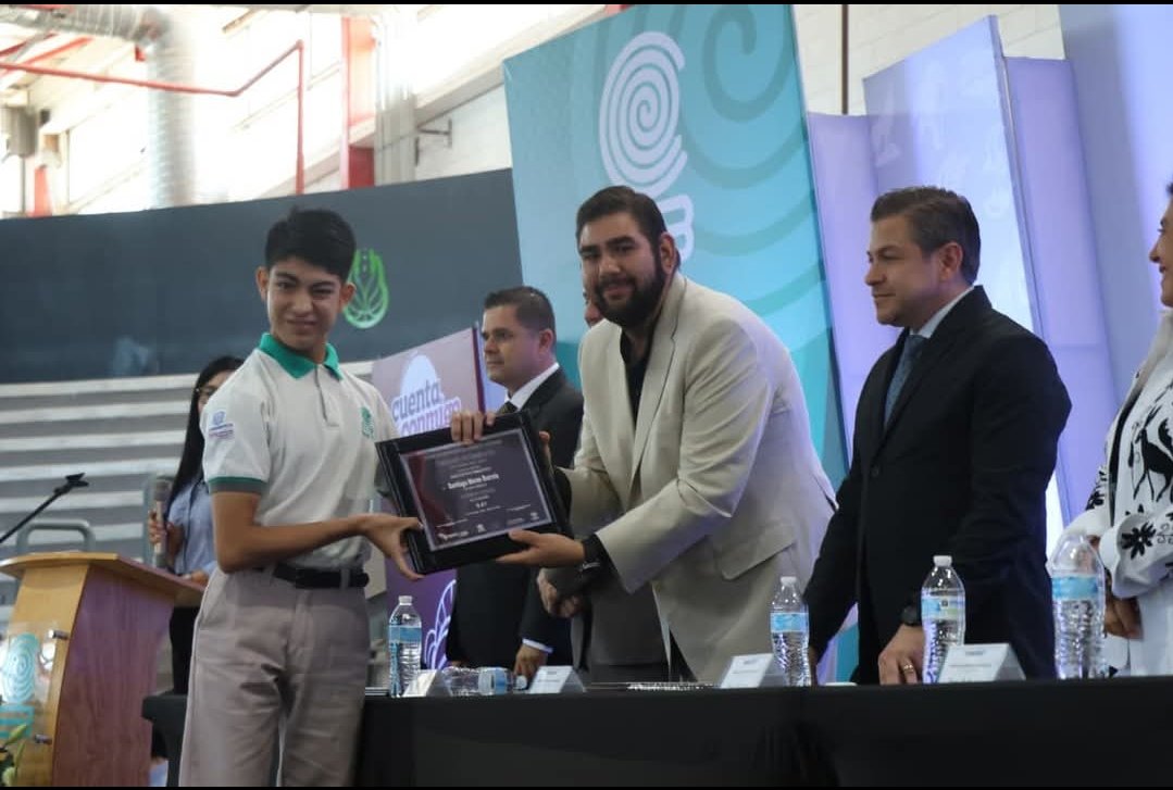  CON EL DESPIDO DE ESTUDIANTES DEL COBACH, PLANTEL 15, SE CIERRA UNA ETAPA ACADÉMICA DE GRAN IMPORTANCIA.
