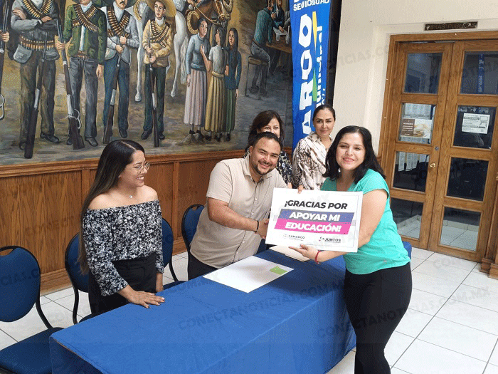 Entrega Municipio más de 70 mil pesos en apoyos a estudiantes, emprendedores y asociaciones civiles de Camargo. 