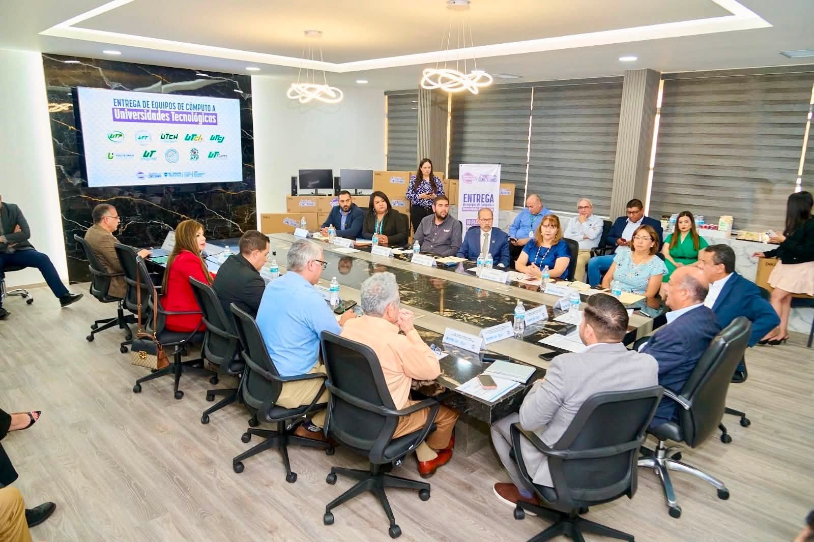 Más tecnología, más futuro: Fortalecen la preparación de sus alumnos con nuevo laboratorio