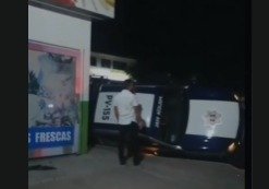 Volcadura de patrulla vial