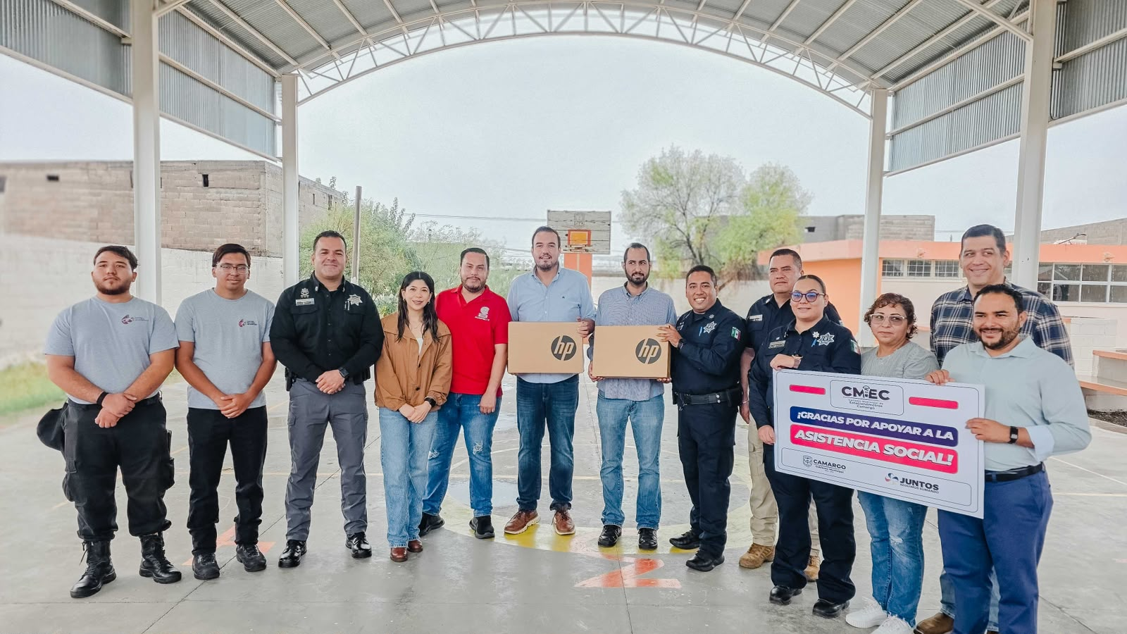 Presidente Municipal Jorge Aldana fortalece programa DARE con entrega de equipo tecnológico