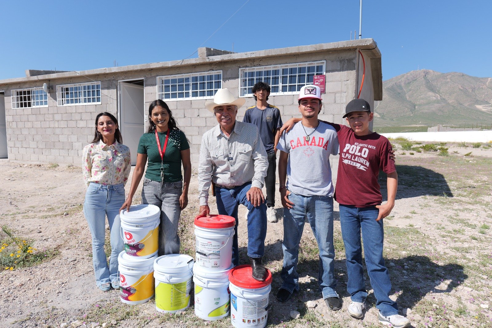 Arturo Zubía gestiona apoyo para mejorar las instalaciones del Telebachillerato de Altavista